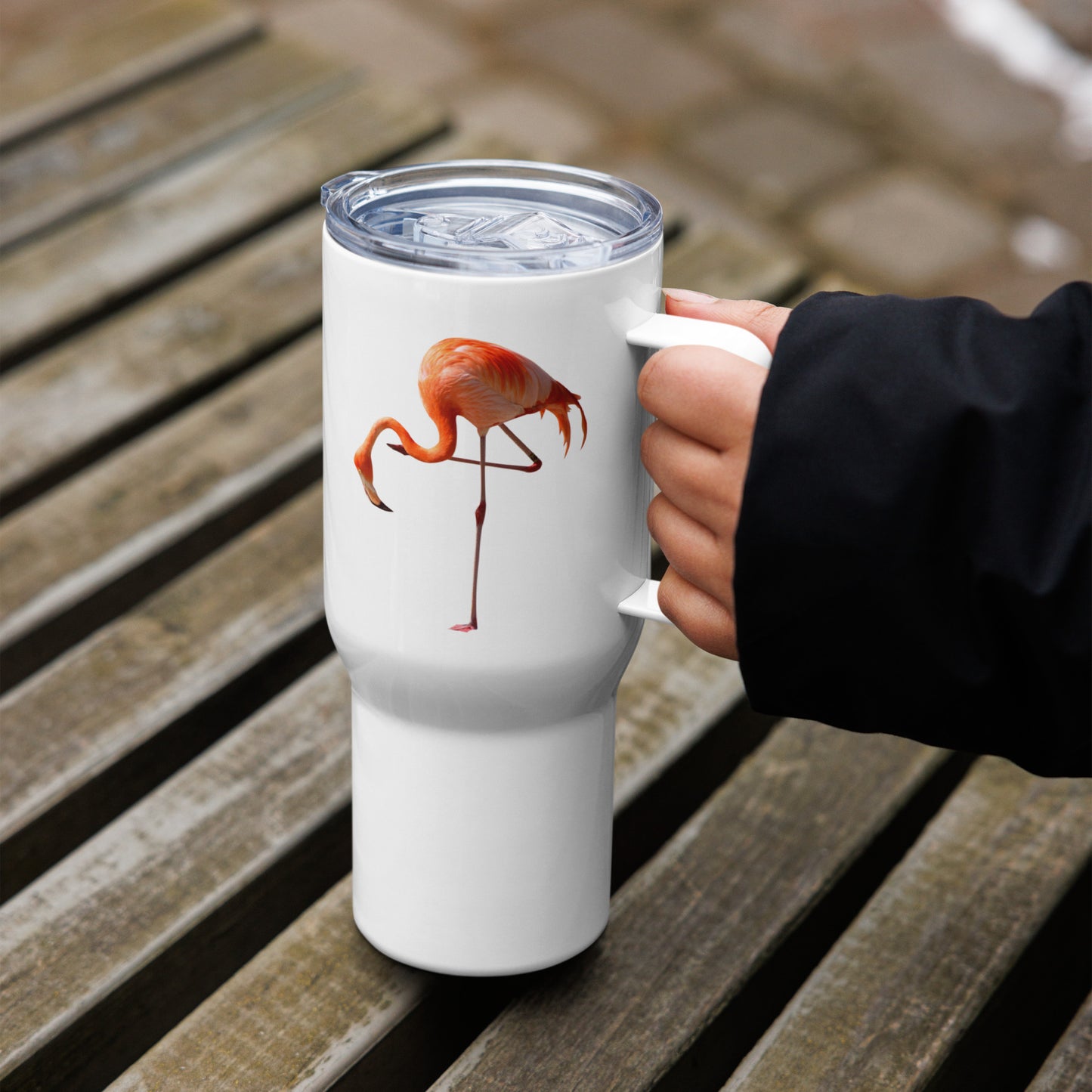 Travel mug with a handle