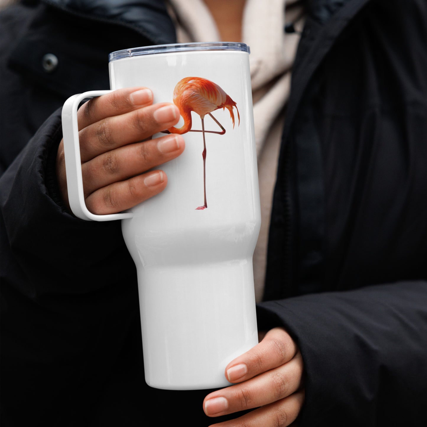 Travel mug with a handle