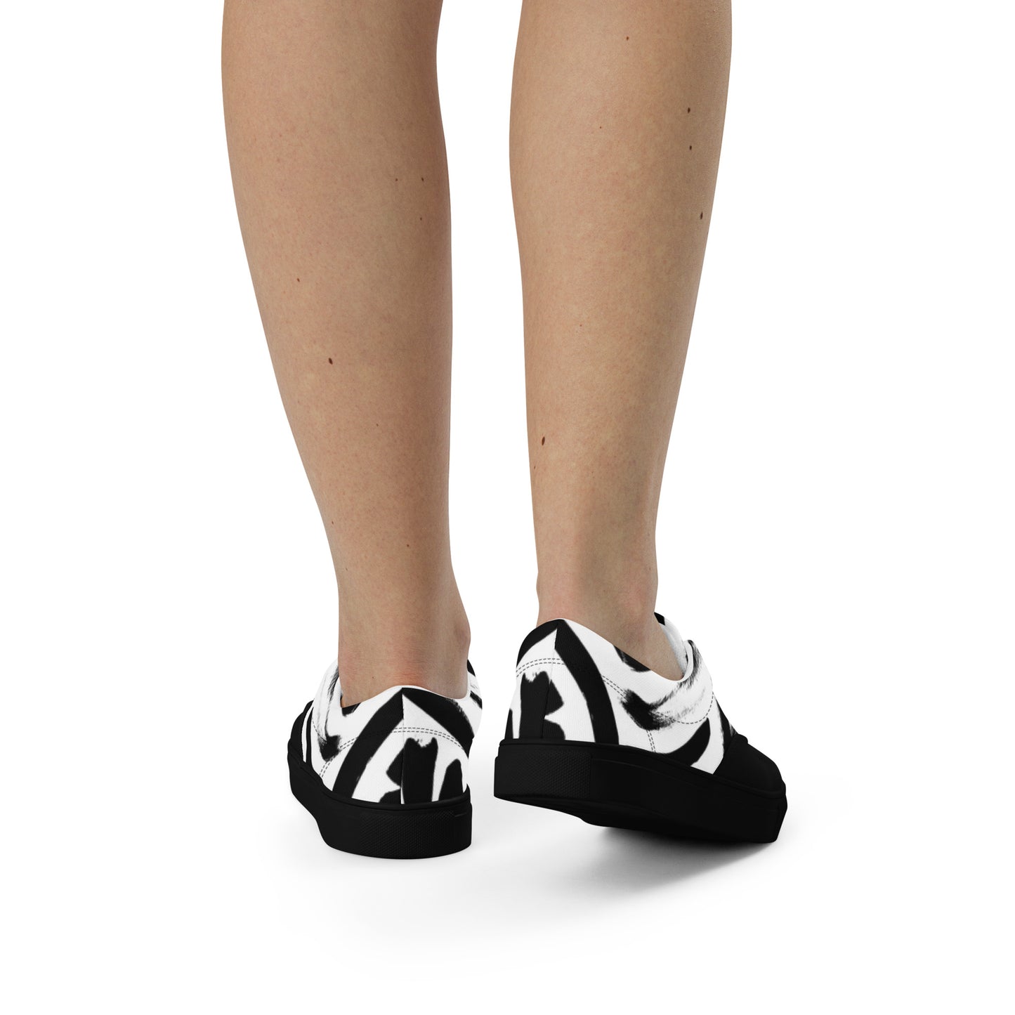 Women’s lace-up canvas shoes