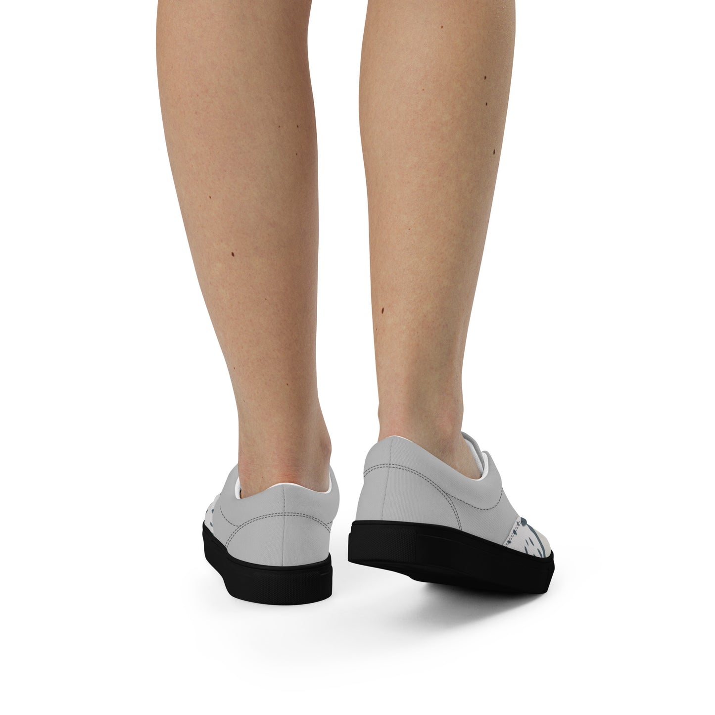 Women’s lace-up canvas shoes
