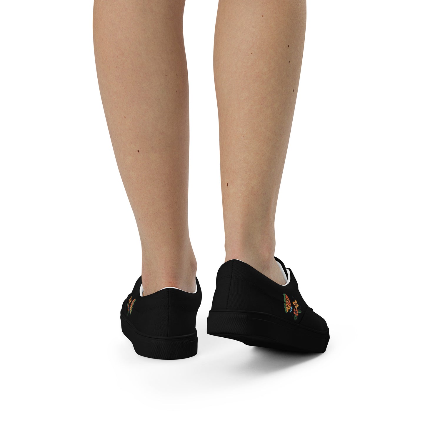 Women’s lace-up canvas shoes
