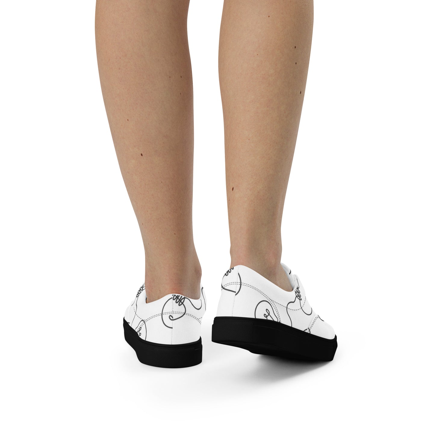 Women’s lace-up canvas shoes