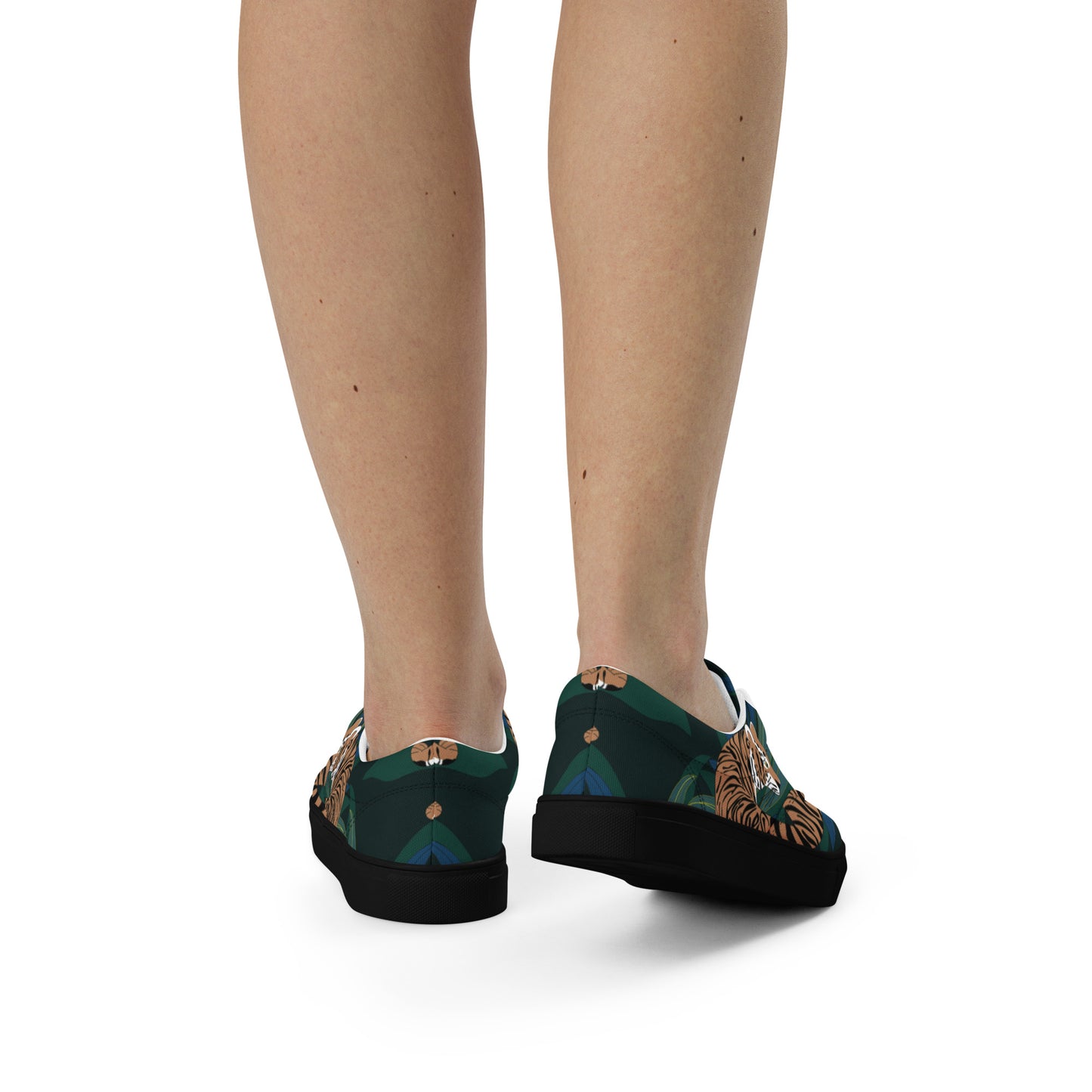 Women’s lace-up canvas shoes