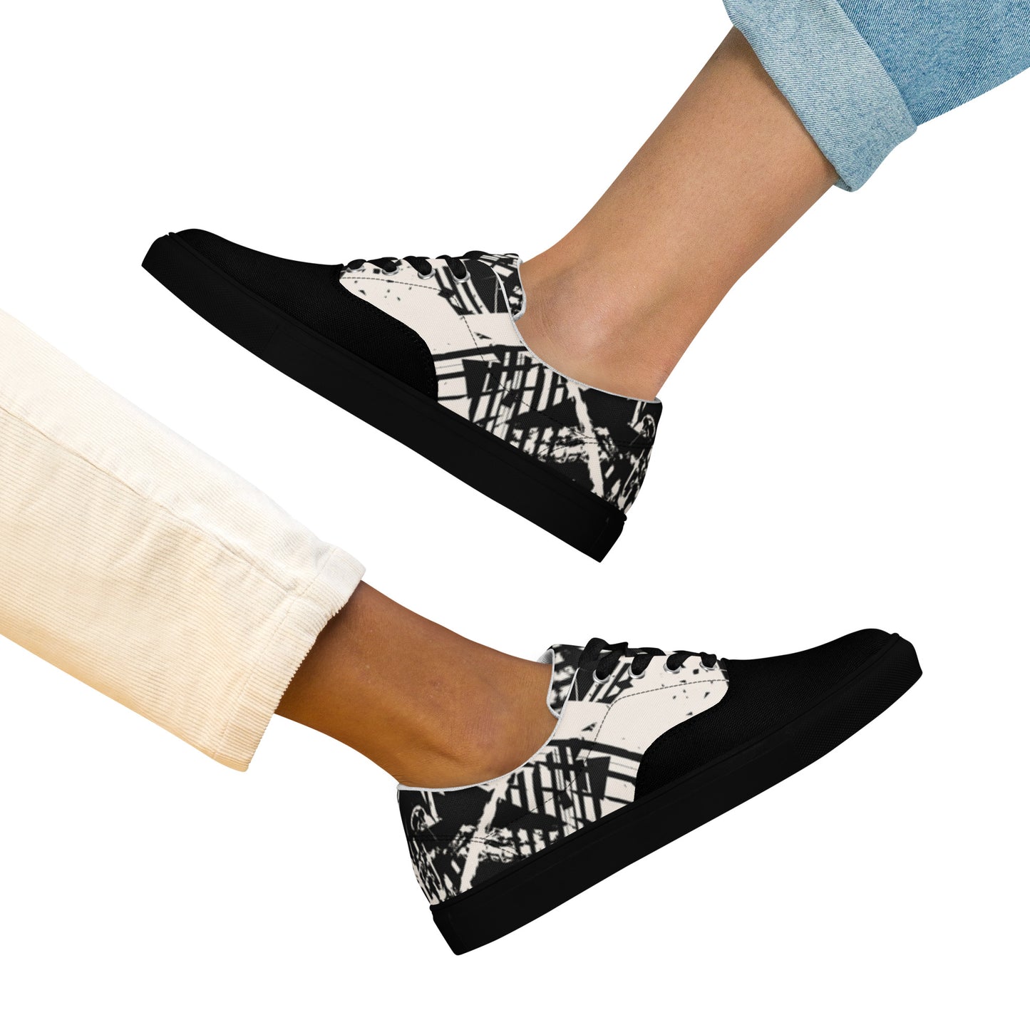 Women’s lace-up canvas shoes