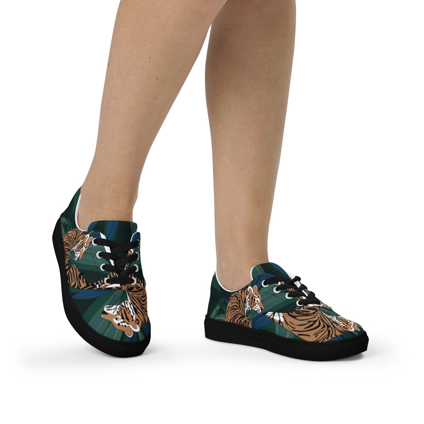Women’s lace-up canvas shoes