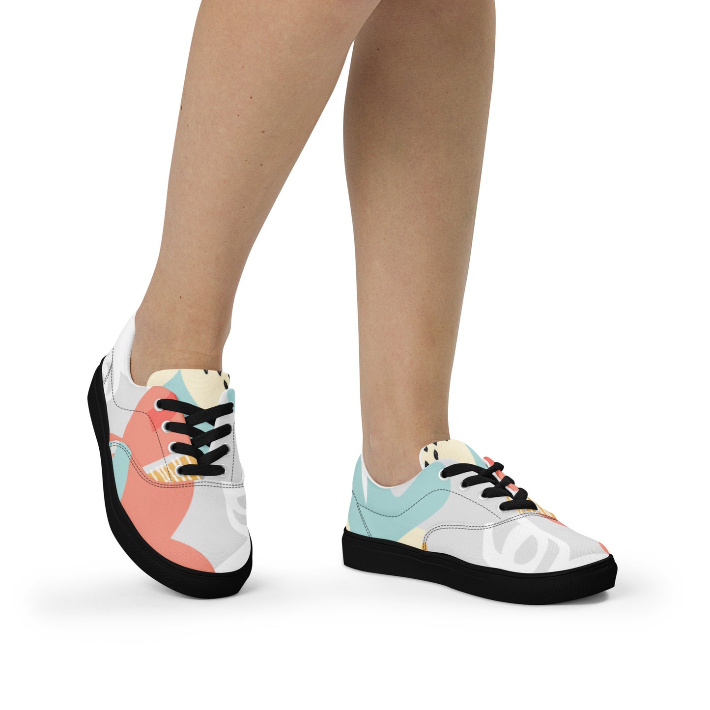 Women’s lace-up canvas shoes