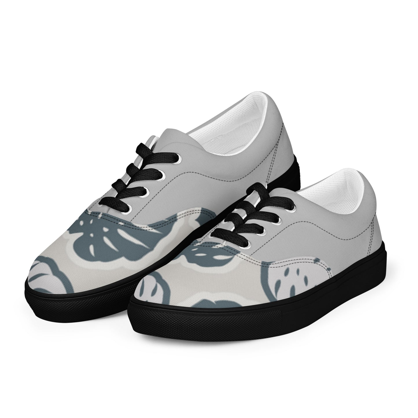 Women’s lace-up canvas shoes
