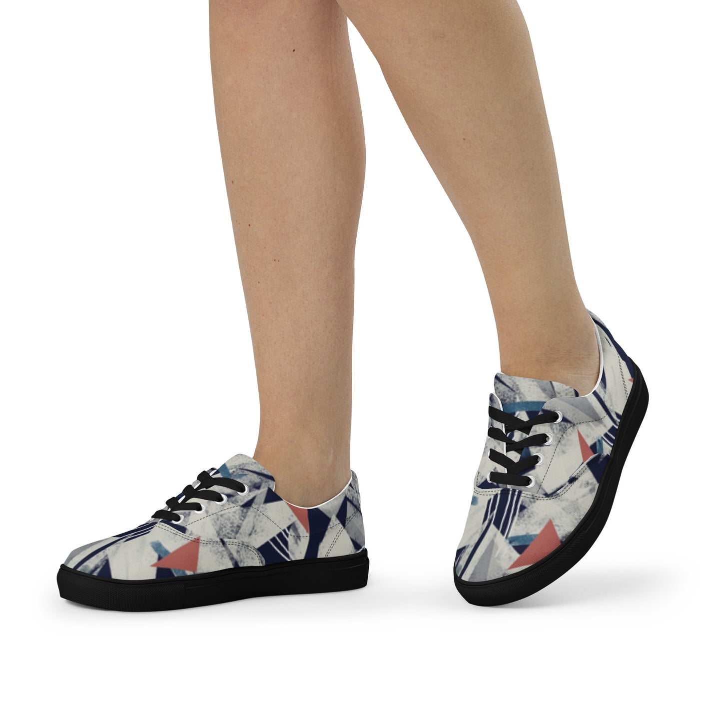 Women’s lace-up canvas shoes