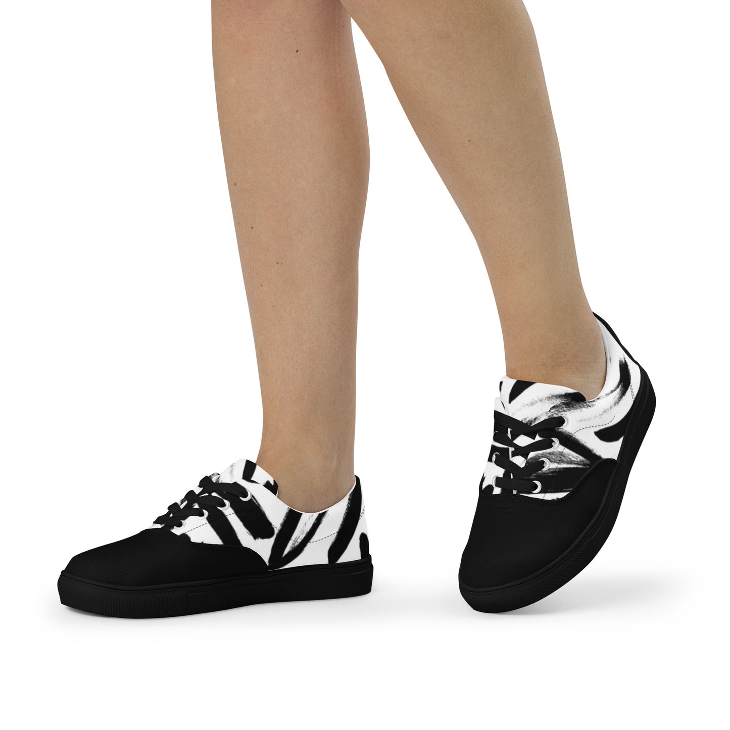 Women’s lace-up canvas shoes
