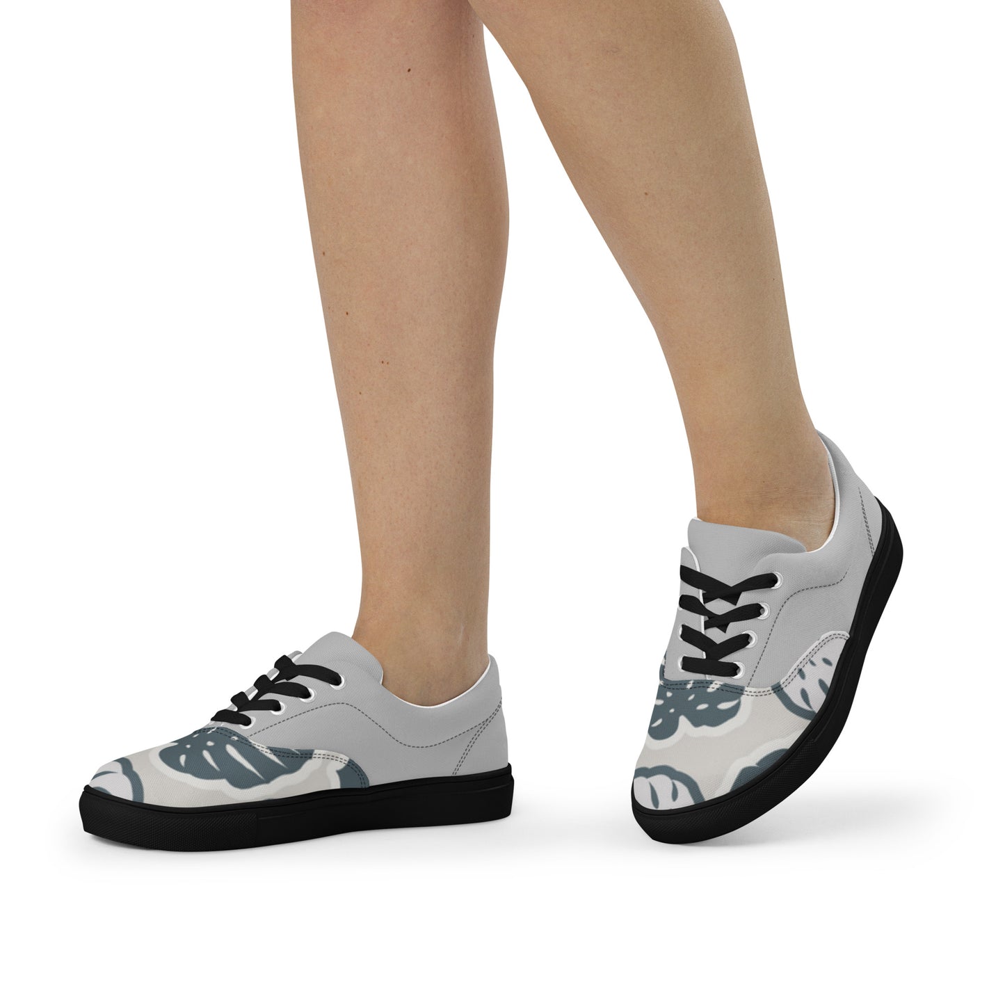 Women’s lace-up canvas shoes