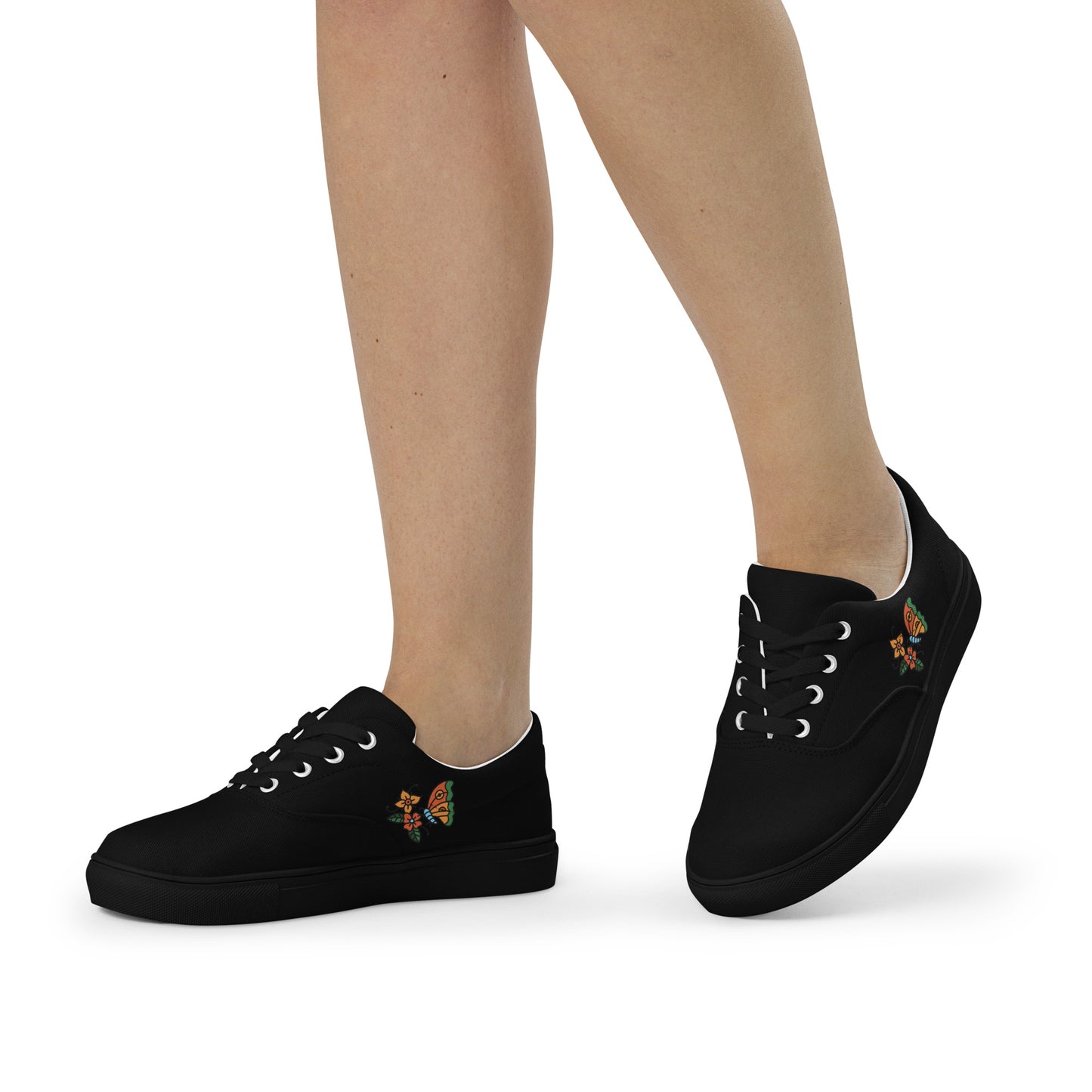 Women’s lace-up canvas shoes