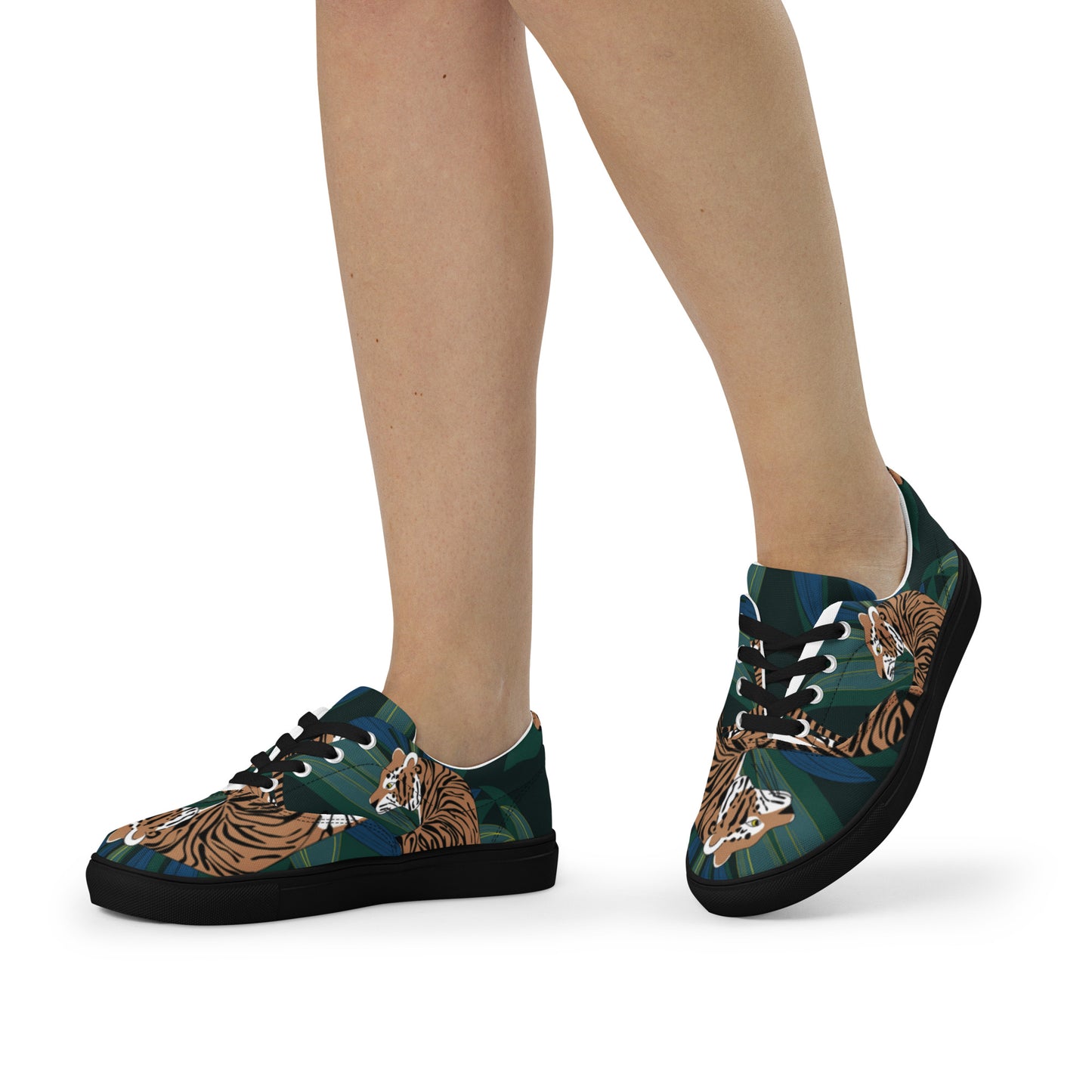 Women’s lace-up canvas shoes
