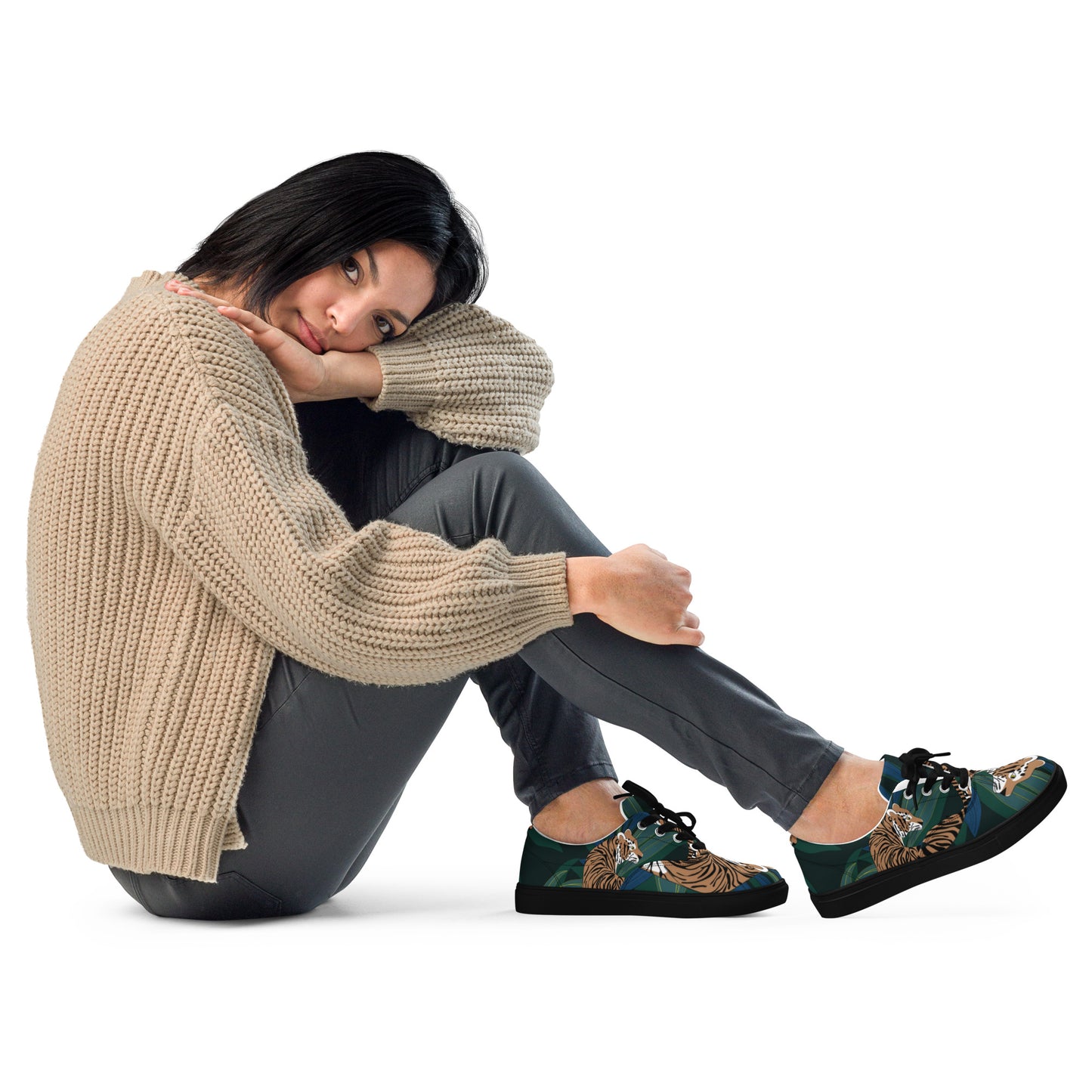 Women’s lace-up canvas shoes