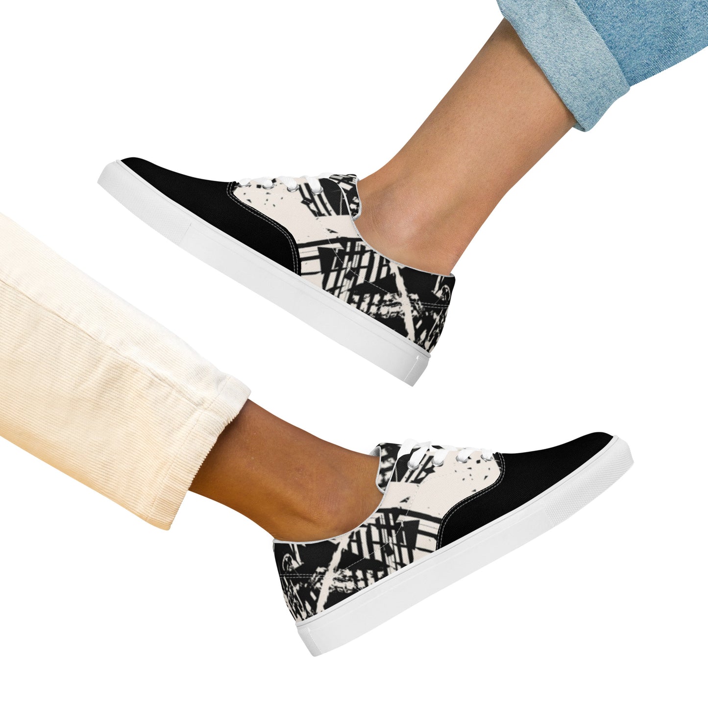 Women’s lace-up canvas shoes