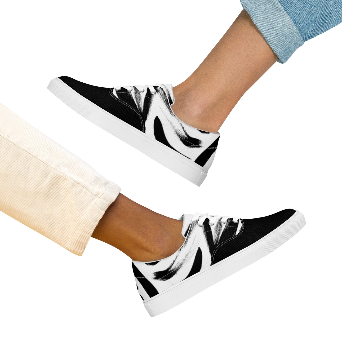 Women’s lace-up canvas shoes
