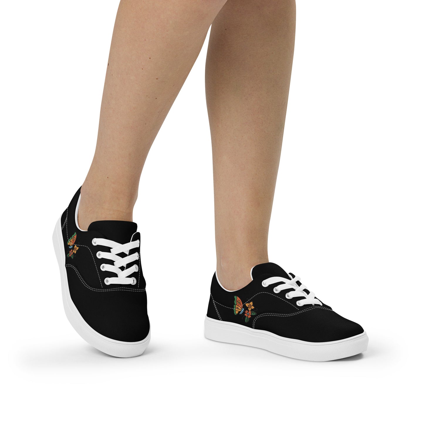 Women’s lace-up canvas shoes