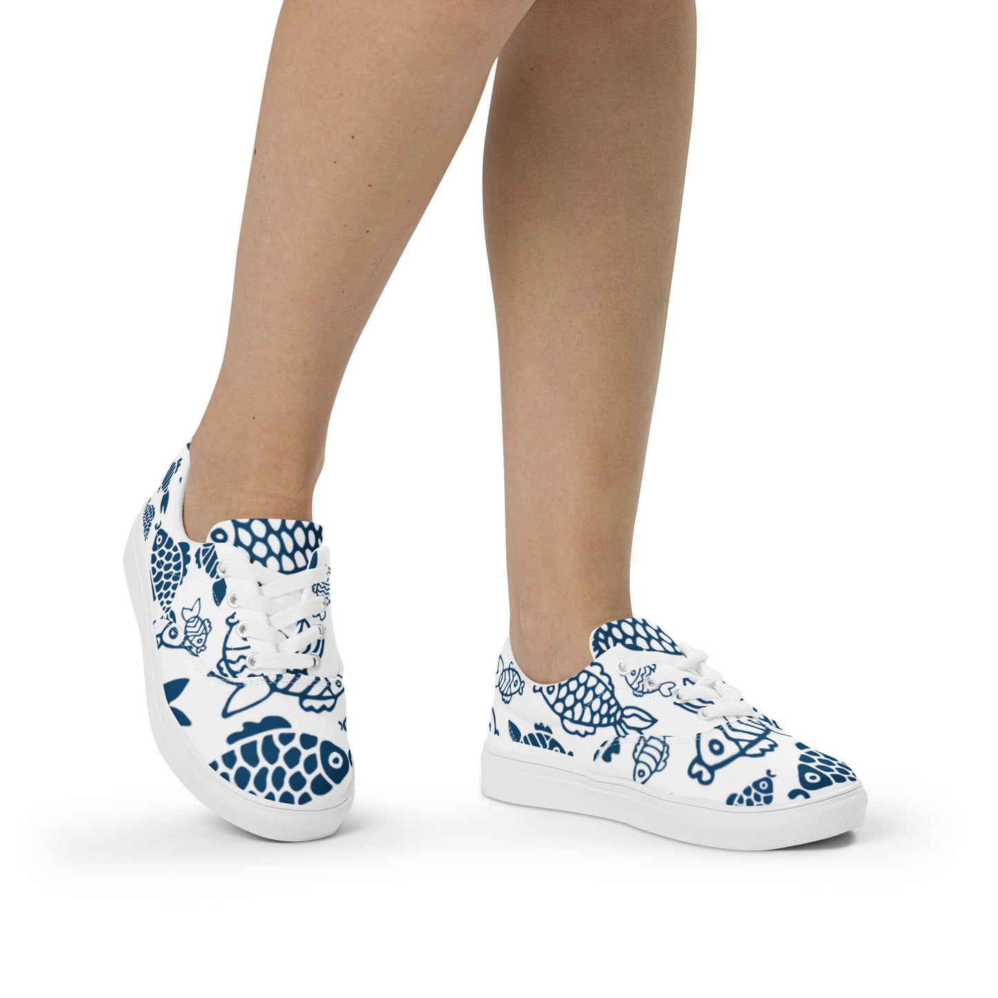 Women’s lace-up canvas shoes