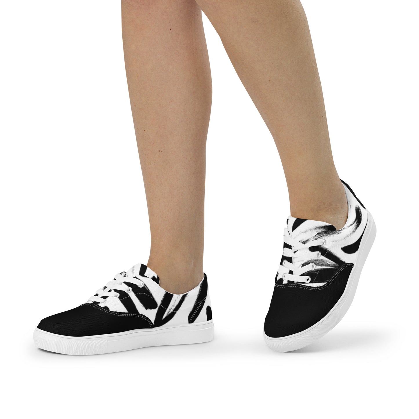 Women’s lace-up canvas shoes
