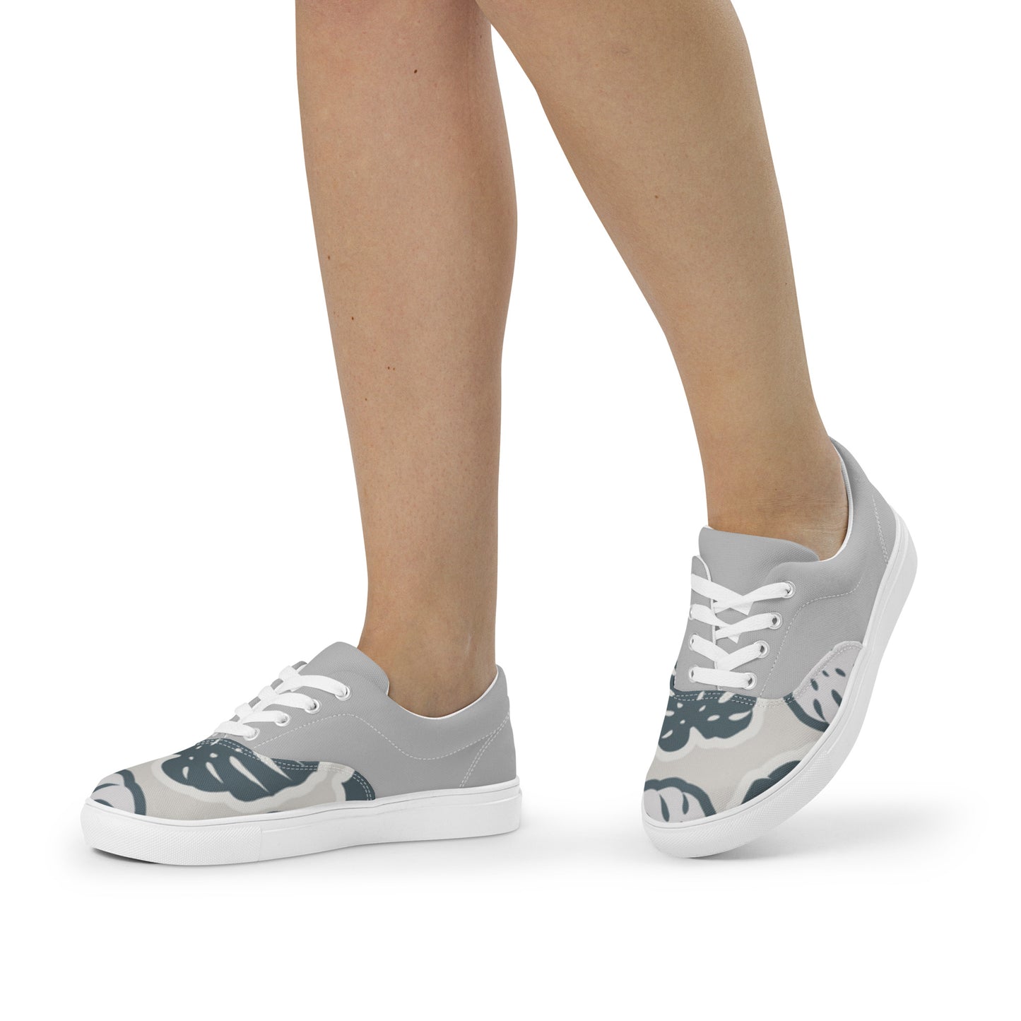Women’s lace-up canvas shoes
