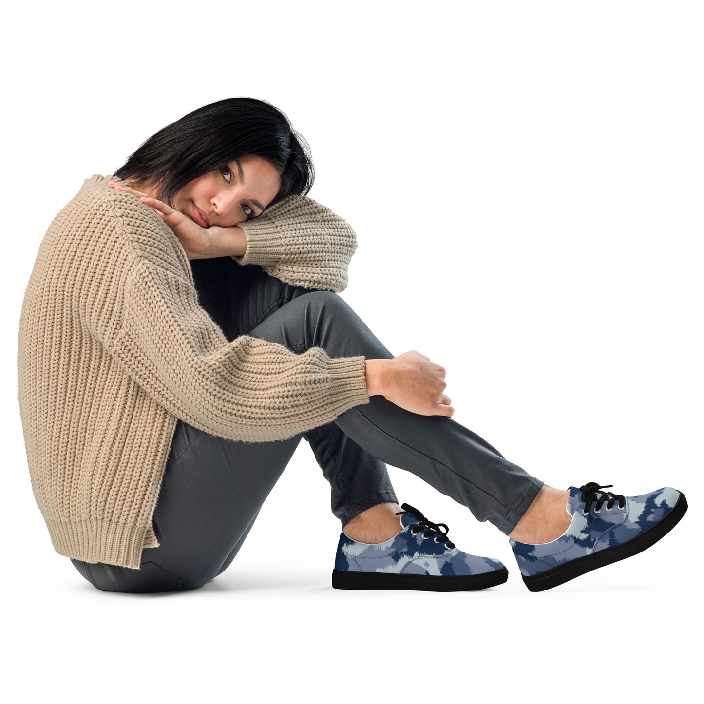 Women’s lace-up canvas shoes
